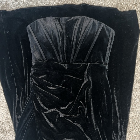 Azazie Sheath Strapless Velvet Floor-Length Dress - Picture 4 of 5